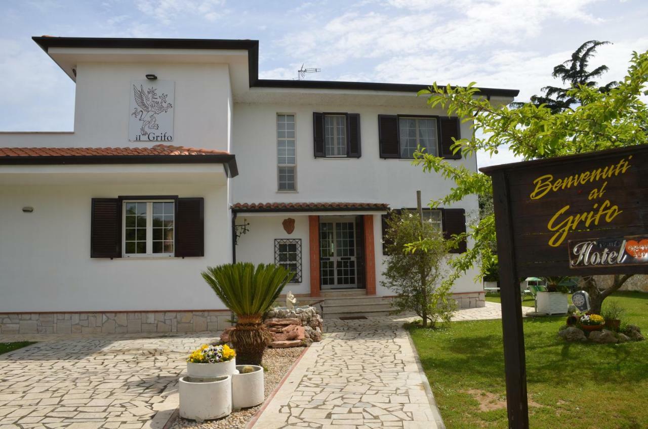 Il Grifo Hotel Sabaudia Exterior photo